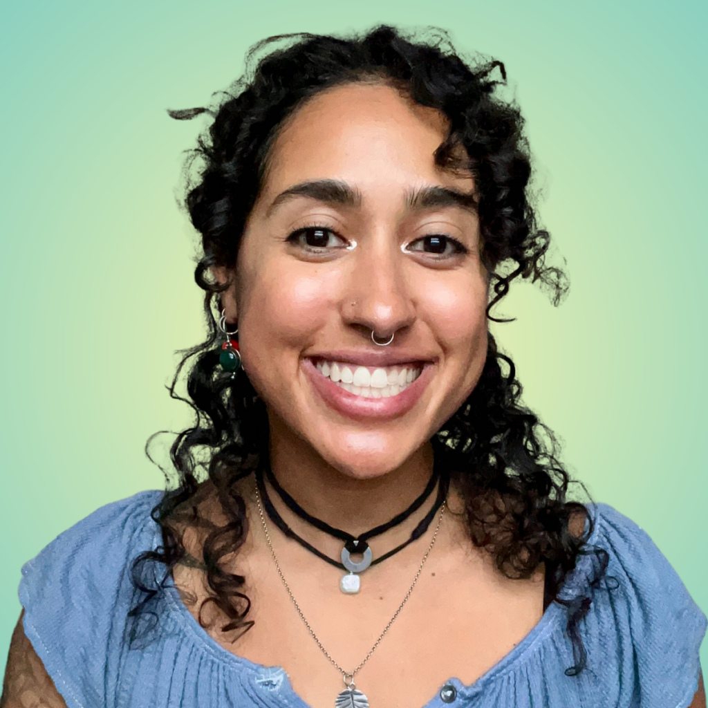 Sof (she/they)is an experienced and capable environmental educator and organizer with a background in fossil fuel divestment campaigns and passion for building community and youth power. 